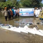 लोकसहभागातून वनराई बंधारा उभारणी